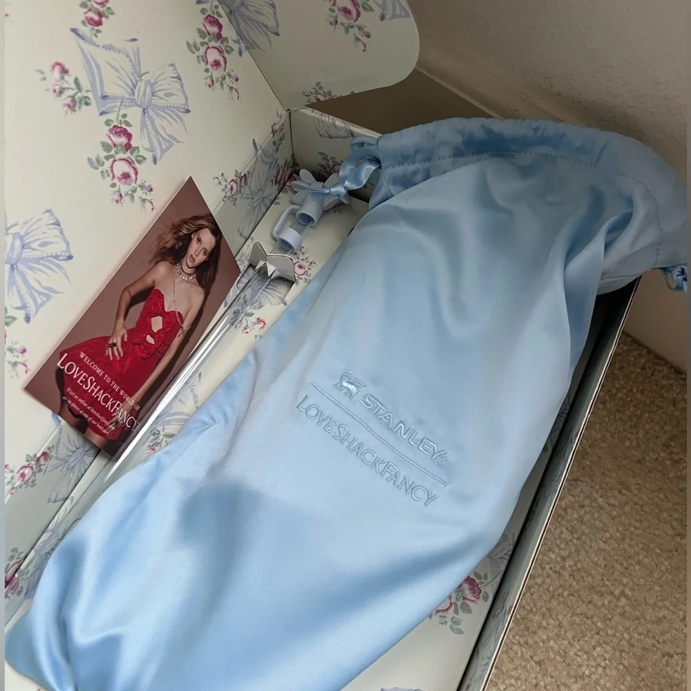 Stanley LoveShackFancy Holiday Quencher 40oz - Picture 4 of 7